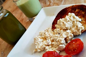 Scrambled Eggless and Zingy Lemon Water for A Perfect Vegan Brunch