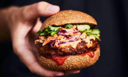 Linda McCartney’s + Avant-Garde Vegan’s ‘Slammin’ Sriracha’ Burger Recipe